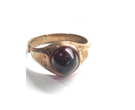 9ct gold antique garnet dress ring  (3.4g) damaged shank 