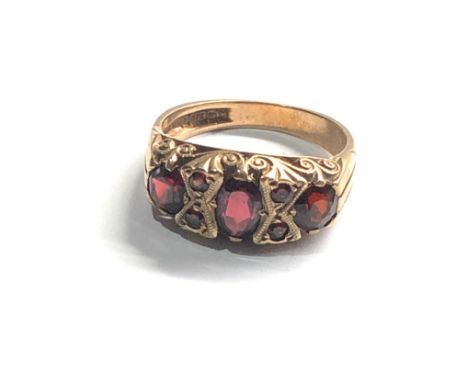 9ct gold vintage garnet  ring (4g) 