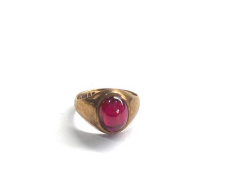 9ct gold vintage garnet cabochon solitaire ring (2.6g) 