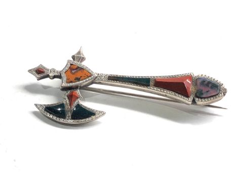 Antique victorian scottish silver agate axe brooch measures approx 7.5cm by 3.5cm 