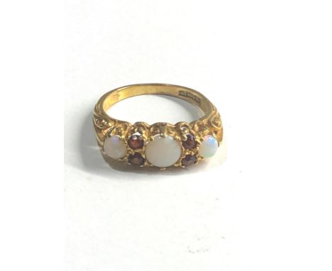 9ct gold garnet &amp; opal ring weight 2.7g 