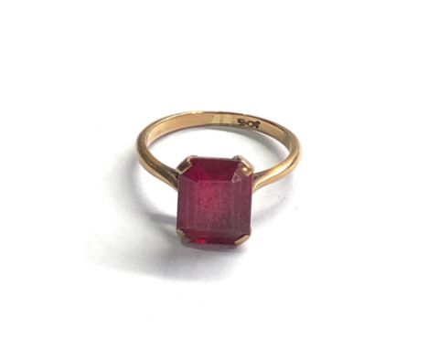9ct gold vintage synthethic ruby solitaire cocktail ring (2.6g) 