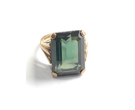 9ct gold vintage synthethic spinel cocktail ring (8.1g) 