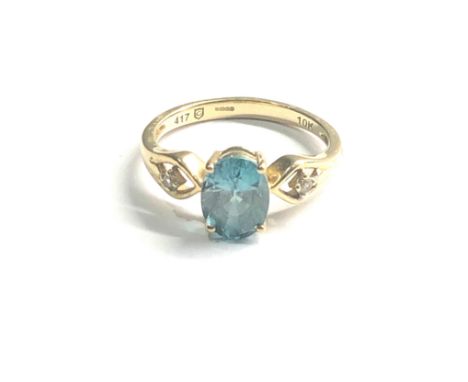 9ct gold topaz ring weight 2.2g 