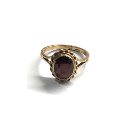 9ct gold vintage garnet  dress ring (2.6g) 