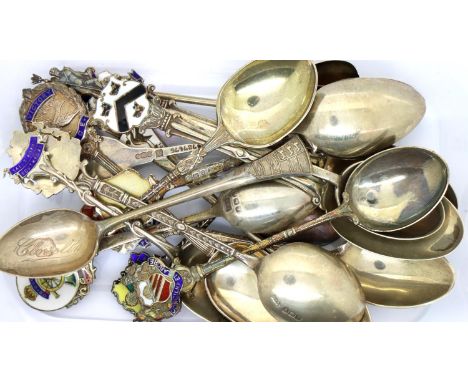 Collection of mixed hallmarked silver teaspoons, combined 220g. P&amp;P Group 1 (£14+VAT for the first lot and £1+VAT for sub