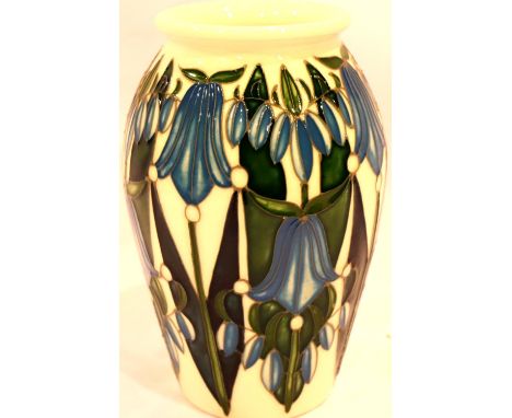 Limited edition Moorcroft vase in the Dingle Dell pattern, 17/40, H: 13 cm. No cracks, chips or visible restoration. P&amp;P 