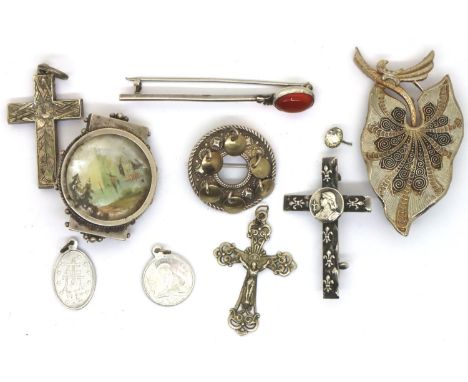 Mixed silver and white metal jewellery. P&amp;P Group 1 (£14+VAT for the first lot and £1+VAT for subsequent lots) 