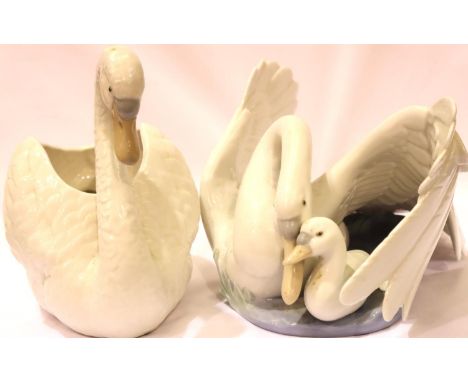 Small planter in the form of a Swan and a Nao Swan mother and child figurine. P&amp;P Group 3 (£25+VAT for the first lot and 