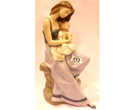 Nao large ceramic Mother and Daughter, model no 1297, H: 36 cm. No chips, cracks or visible restoration. P&amp;P Group 3 (£25