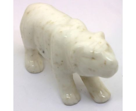 Oriental white jade Bear, L: 10 cm. P&amp;P Group 1 (£14+VAT for the first lot and £1+VAT for subsequent lots) 