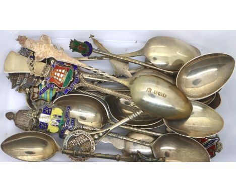Collection of mixed hallmarked silver teaspoons, combined 204g. P&amp;P Group 1 (£14+VAT for the first lot and £1+VAT for sub