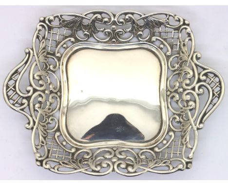 Edwardian hallmarked silver pin dish, 8.5 x 10 cm. P&amp;P Group 1 (£14+VAT for the first lot and £1+VAT for subsequent lots)