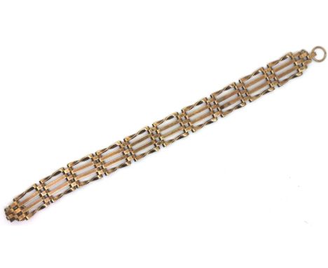 Presumed 9ct gold gate bracelet, 12.8g. L: 4 cm. P&amp;P Group 1 (£14+VAT for the first lot and £1+VAT for subsequent lots) 