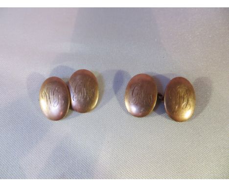Vintage 9ct gold cufflinks engraved "GM". Gross weight: 8.3g