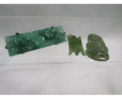 An Art Deco panel brooch, a jade New Zealand Tiki pendant and an oriental jade type pendant (3)