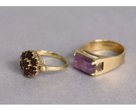 A 9ct gold ring set cushion-cut amethyst; &amp; another 9ct gold ring set cluster of small garnets. (7g total weight).