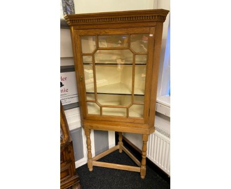 Antique light oak pedestal corner cabinet designed with glass panelled door. [168x58x58cm] 