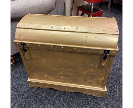Domed top treasure chest/ trunk. [60x63x33cm] 