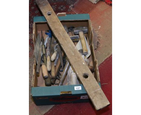 A box of mainly old bricklayers tools to include a Wilson & Lovatt spirit level.