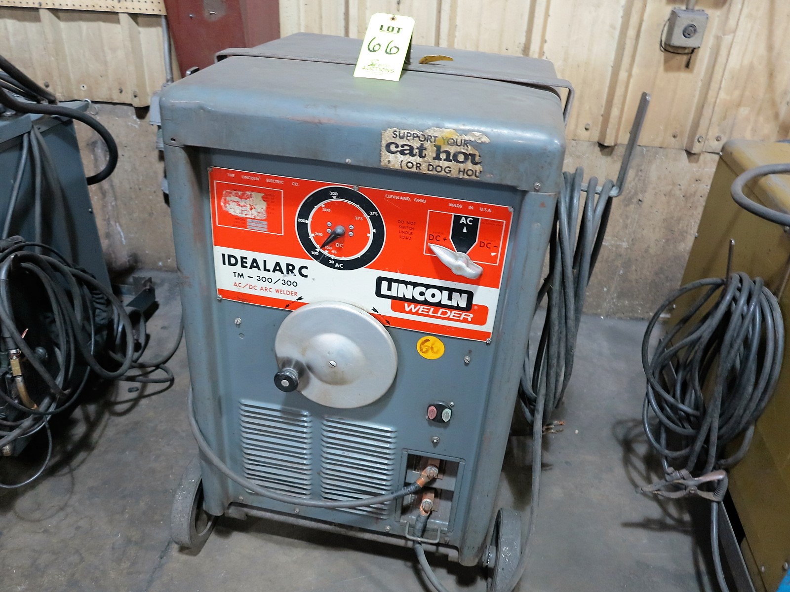 LINCOLN IDEAL ARC PORTABLE WELDER, TM300/300