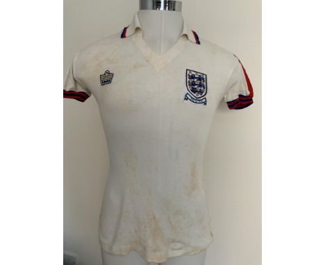 England 1970s Match Issued Youth Football Shirt: Admiral white size 38/40 white short sleeve shirt with number 9 to rear. Age