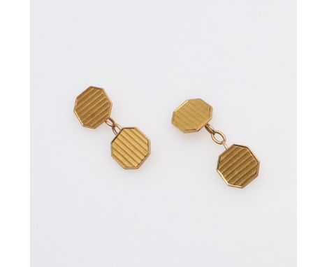 each link of octagonal-shape with engine turned decoration, 8.5 grams. *CR Some wear, but no obvious damage or repair.