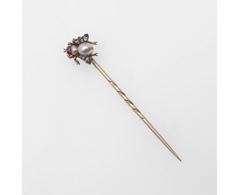 the body mounted with two untested pearls, the wings set with rose-cut diamonds, with ruby eyes, in gold, 1.59 grams. *CR Wit