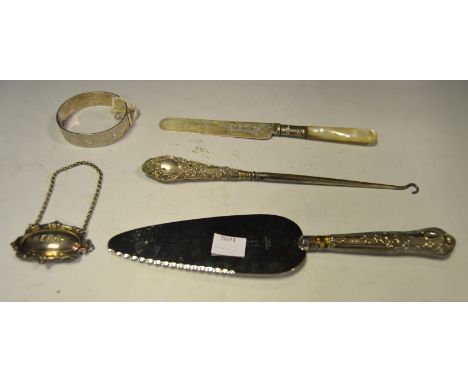 An Elizabeth II silver hinged bangle, engine turned throughout, hallmarked; silver hafted cake slice; silver bladed fruit kni