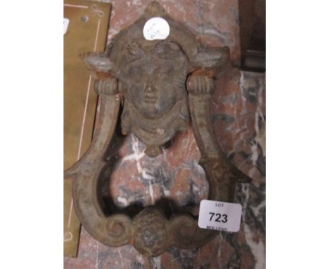 A VICTORIAN CAST IRON DOOR KNOCKER with figural mask