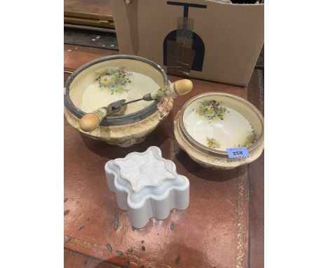 A ceramic jelly mould and two Crown Devon bowls with servers