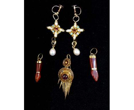 Agate hand pendants, pearl earrings. (4)