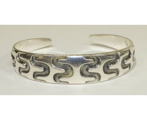 A David Andersen silver bangle marked "Copy Viking Period, D-A 925S Norway Sterling", 43.2g.