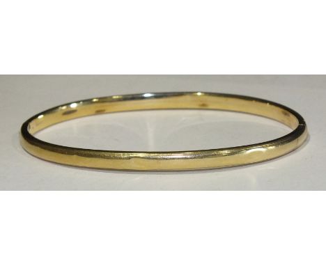 A 14ct yellow gold hinged bangle of plain design, (a/f), 7.8g.