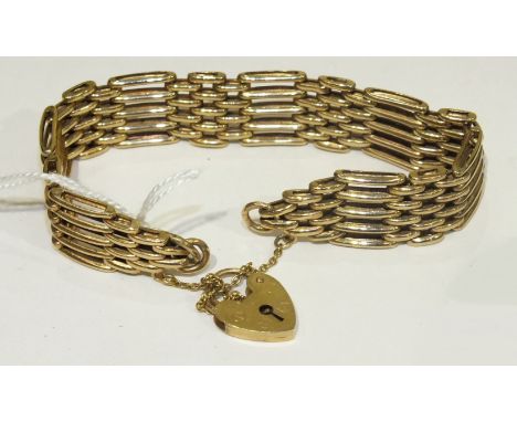 A 9ct gold gate link bracelet with padlock clasp, 21g.