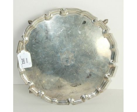A silver salver with reeded Chippendale border, on four pad feet, maker Edward Barnard & Son Ltd, London 1925, 25.5cm diamete