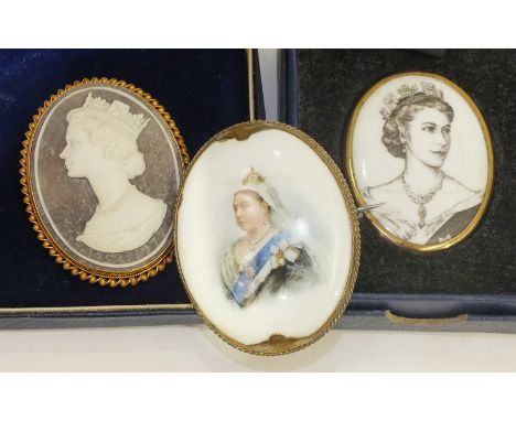 A shell cameo brooch commemorating the 1977 royal silver jubilee in 9ct gold rope twist mount, also a Royal Worcester brooch 
