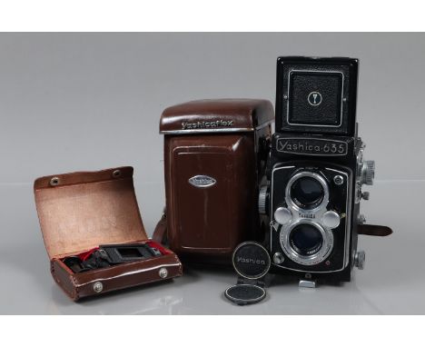 A Yashica 635 TLR Camera, serial no ST 2120098, shutter working, body G, scratch to back edge of finder, some paint wear to e