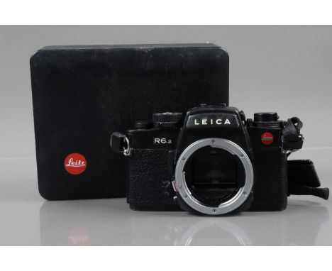 A Leica R6.2 Camera Body,  black, made in Germany, serial no 1912158, 1991, shutter working, meter responsive, body G, some l