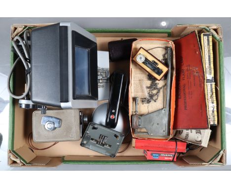 A Tray of Photographic Accessories, including an Ensign Hana Professional Flash Lamp, with worn instructions, in worn maker's