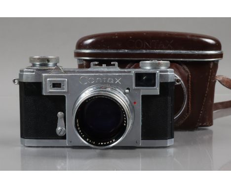 A Contax IIa Rangefinder Camera, first model, serial no U 4521, shutter working, rangefinder functions, self timer working, b