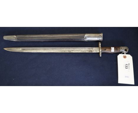 First World War period Enfield bayonet and scabbard. Lacks part of the grip.(B.P. 24% incl. VAT) 