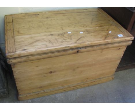 Vintage pine trunk.(B.P. 24% incl. VAT) CONDITION REPORT: Dimensions - 92x54x53cm approx.
