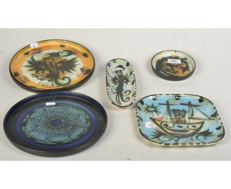 Three Celtic Pottery dishes and two Celtic Pottery trays.