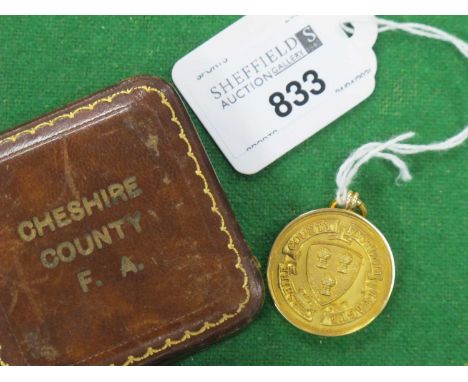 Medal 1938-39 Cheshire County Football League, Runcorn A.F.C, in 9ct gold, stamped 375, Birmingham hallmark by Vaughton &amp;