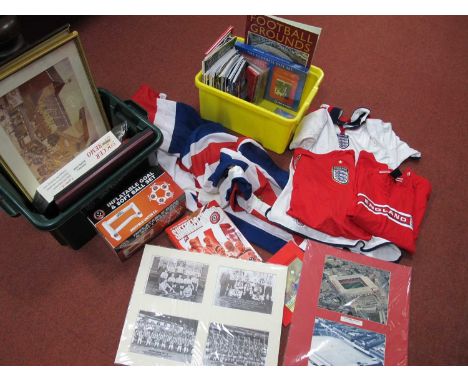Sheffield United Books, board game, Shield Players money box etc, football, golf and other programmes, large Union Jack, XXL 