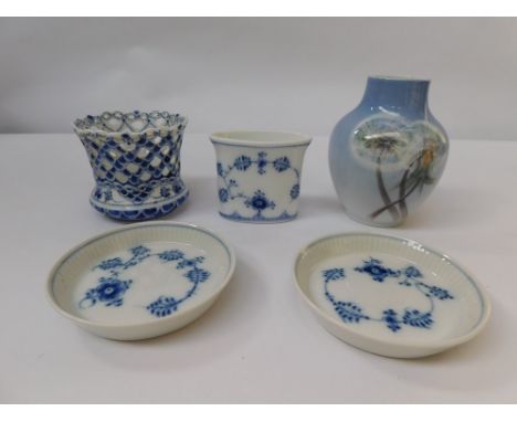 Five pieces of Royal Copenhagen comprising of a 1015 pierced basket; 2183 oval spill holder; two 2185 pin trays and a 2439 va