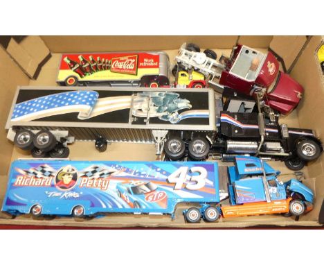 A box of Franklin Mint and similar mixed scale American interest road transport trucks, to include a Coca-Cola Franklin Mint 