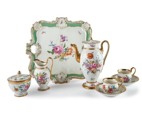   Déjeuner mit Blumendekor  Meissen, 19. und 20. Jh.  Acht Teile, jeweils mit Blumenbouquet um zentrale Rose und Blütenzweige