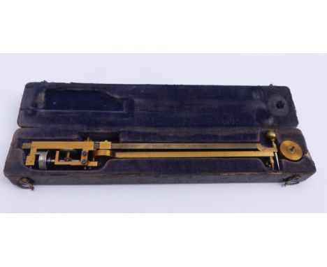   Planimeter im Etui  19. Jh.  Messgerät zur Flächenermittlung von Landkarten. Messing. 27 x 5 x 3,5 cm. - Altersspuren.  Mes